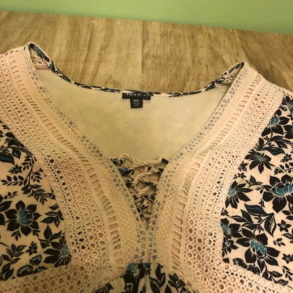 Torrid Cream Blue Floral Embroidered Flare Sleeve Dress 37” Long Womens Size 00 - Picture 5 of 10